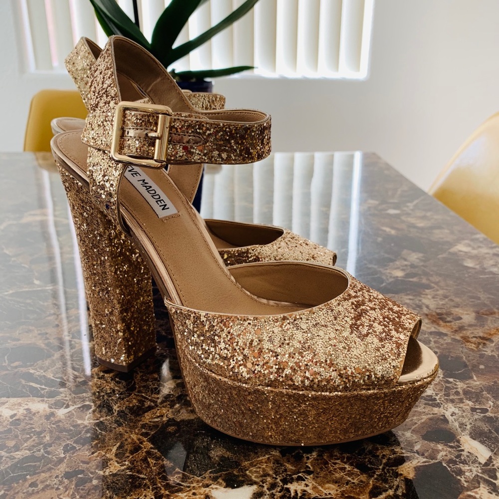 STEVEN MADDEN Jillyy 9M Golden Heels Barely Used!